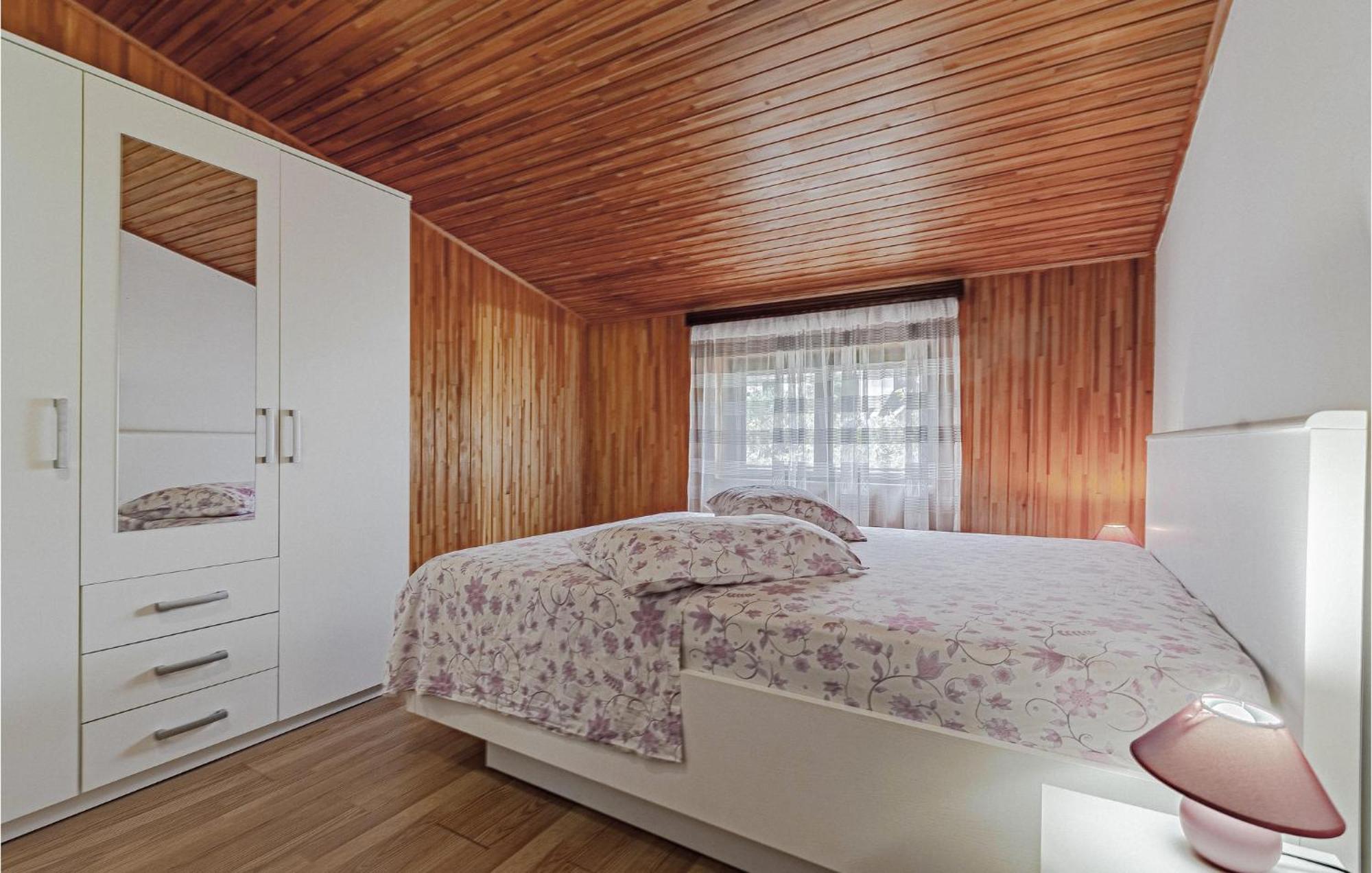 Beautiful Home In Prizba With Kitchen Bagian luar foto